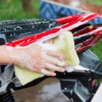 Masih Cuci Motor dengan Sabun Cuci Piring? Ini Bahayanya