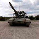 Video: Uralvagonzavod Rayakan 52 Tahun Pengabdian Tank Legendaris T-72