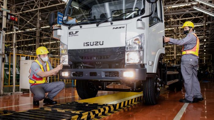 Keuntungan Beli Isuzu ELF: Filter Solar Gratis & Garansi Mesin Lebih Lama