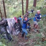 Bencana Maut di Jalur Pacet, Kijang Innova Hancur di Jurang 30 Meter