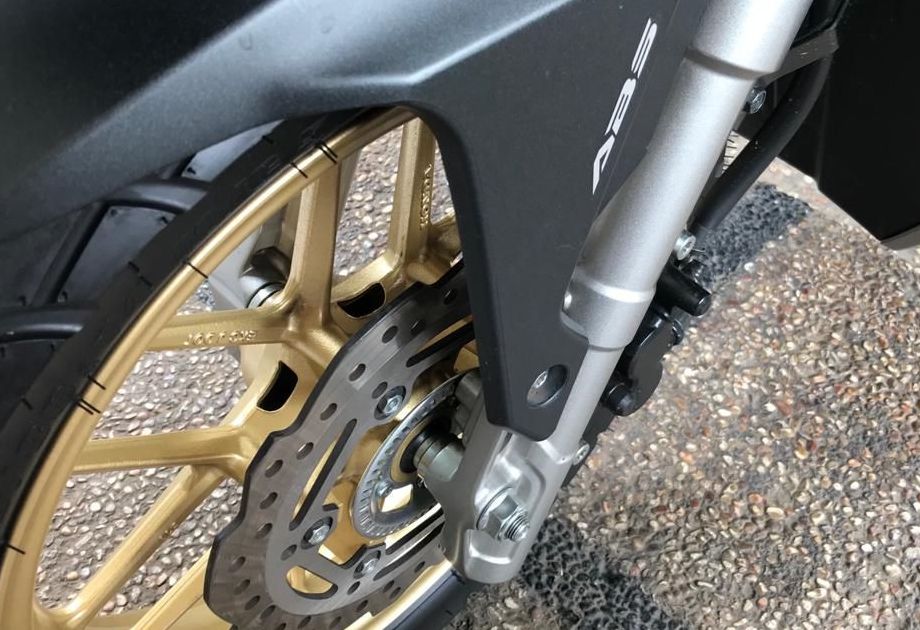 Perbedaan Rem ABS dan CBS pada Motor, Ini Cara Kerjanya