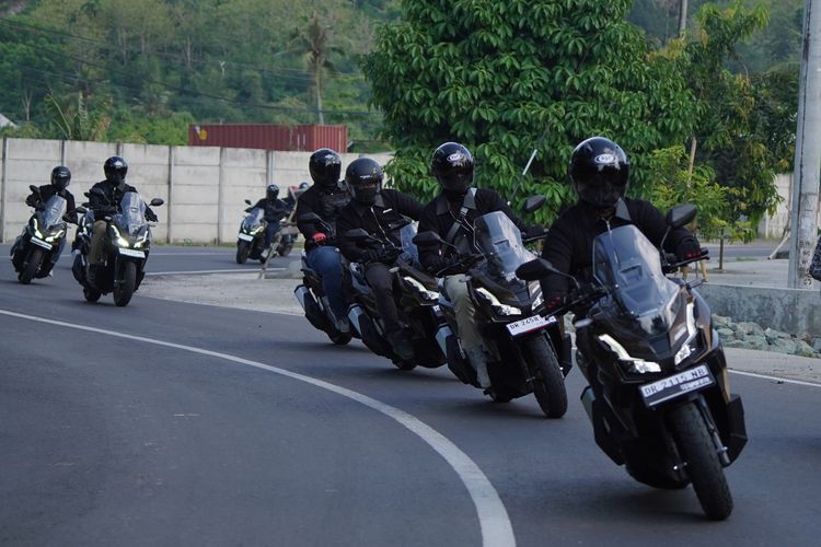 Mengarungi Lombok dengan Honda ADV 160 RoadSync