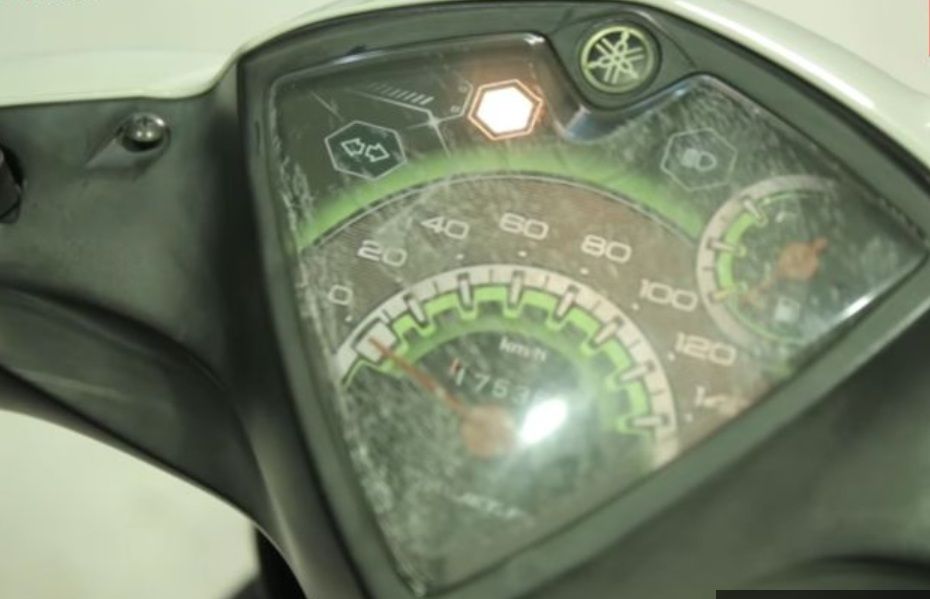 Speedometer Retak? Cukup Pakai Oli dan Pasta Gigi!