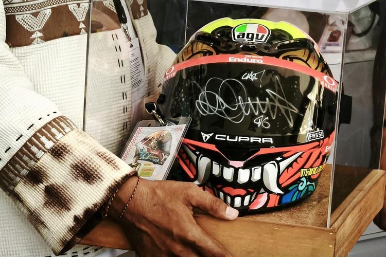 Helm Valentino Rossi Laku Rp 15 Juta, Karya Anak Bangsa