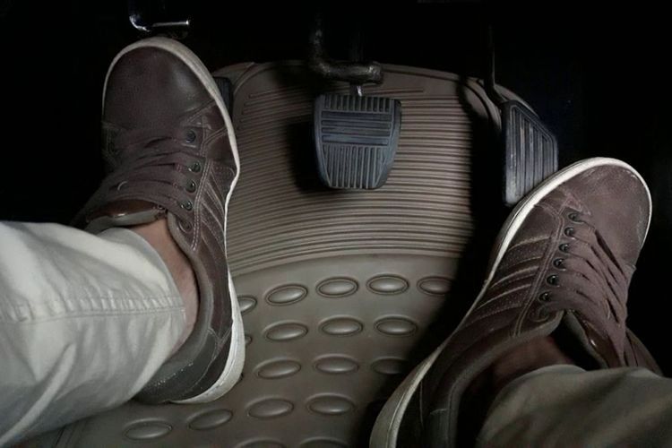 Kampas Kopling Mobil Cepat Habis? Ini Tanda Kerusakan!